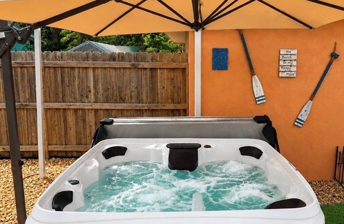 Bayshore Gardens Villa | For family fun or a romantic escape close to sarasota and the area"s beaches