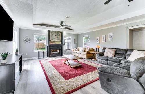 Wright House | Fort Walton Beach Home with Grill 4 Mi to Beach!