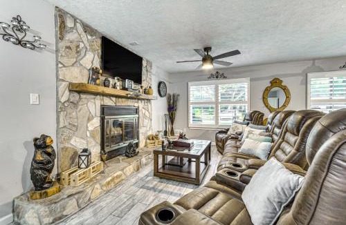 Wright House | Fort Walton Beach Home with Pool 5 Mi to Beach!