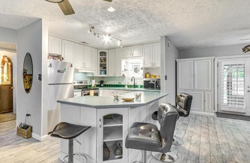 Wright House | Fort Walton Beach Home with Pool 5 Mi to Beach!