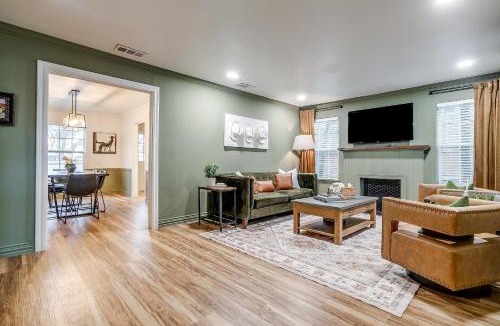 North Hi Mount House | Fort Worth Cottage l 2 Bed with King & Queen l Walking Distance Will Rogers