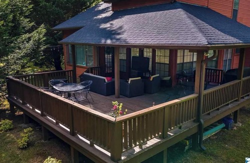 Fort Payne House | Four-bedroom home on private 3 acres 2 miles from Desoto Park. Lookout Mountain!