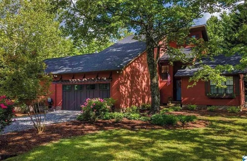 Fort Payne House | Four-bedroom home on private 3 acres 2 miles from Desoto Park. Lookout Mountain!