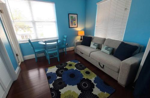 Downtown Apartment | Four Suites on Duval Street w parking and pool