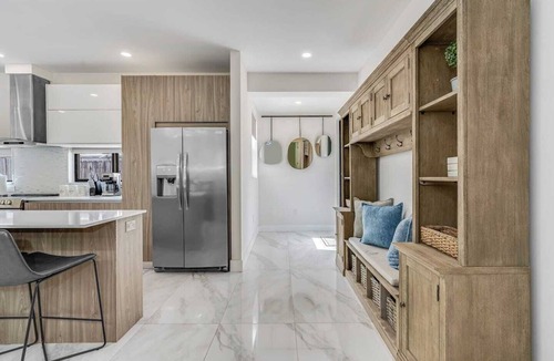 Croissant Park House | Fox Sonata Downtown Pool House