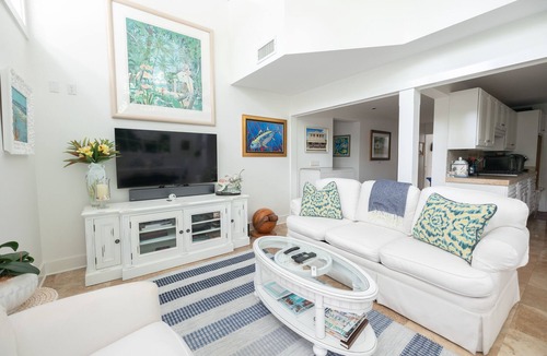 Old Town House | "Frangipani" is a tropical luxurious home in desirable Casa Marina neighborhood.