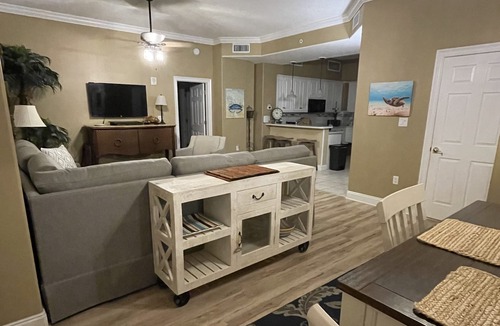 Thomas Drive Condo | FREE 1G wifi, and premium movie channels.