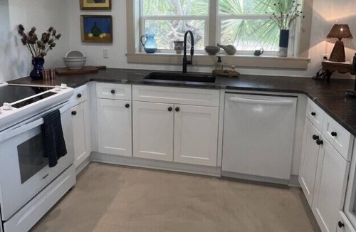 East End House | Free Beach Gear Credit, 2-Min Walk To Beach, Swimming Pool!