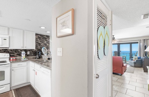 Lower Grand Lagoon Condo | Free Beach Package | Huge Balcony | Steps to Beach | FLPCB98