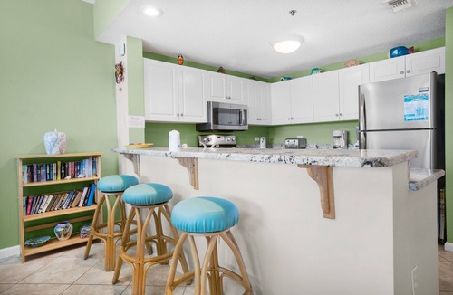 Fort Walton Beach - Destin Condo | 🌴FREE Beach Service~FAB Balcony Views~Walk2Beach~2 Pools~2BR Leeward Key 204🌴