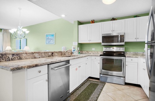 Fort Walton Beach - Destin Condo | 🌴FREE Beach Service~FAB Balcony Views~Walk2Beach~2 Pools~2BR Leeward Key 204🌴