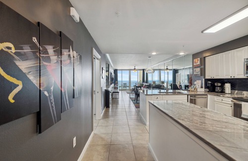 Navarre Beach Condo | Free Beach Service! Newly Updated/Beachy 8th flr condo w/stunning Gulf Views!