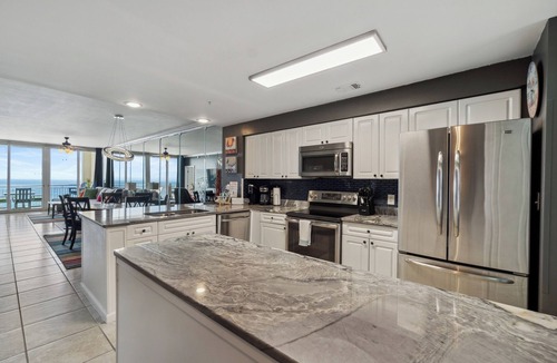 Navarre Beach Condo | Free Beach Service! Newly Updated/Beachy 8th flr condo w/stunning Gulf Views!