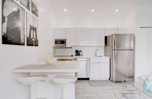 Westchester Apartment | Free parking! Apt for 2 ppl with Wifi and Patio
