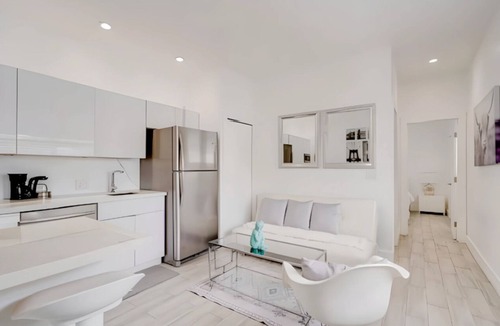 Westchester Apartment | Free parking! Apt for 2 ppl with Wifi and Patio