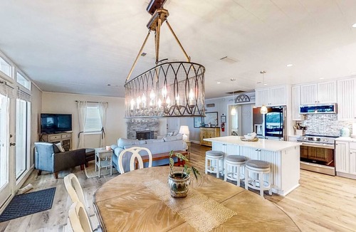 Telogia House | French-inspired lakeside home with gourmet kitchen