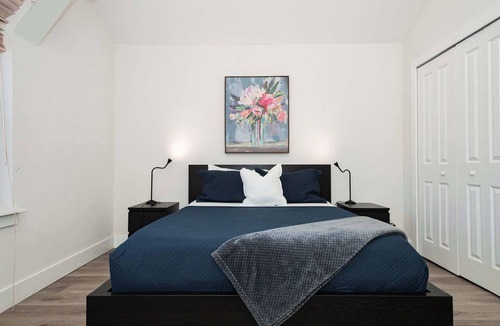 Downtown Jacksonville Apartment | Freshly Renovated Apt - Steps from TIAA Bank Field