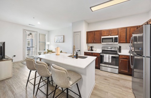 Frisco Apartment | Frisco Getaway with Pool, Gym & Free Parking