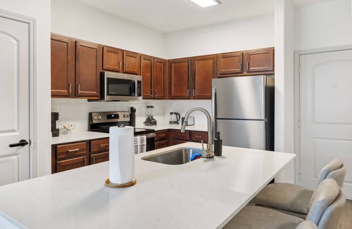 Frisco Apartment | Frisco Getaway with Pool, Gym & Free Parking