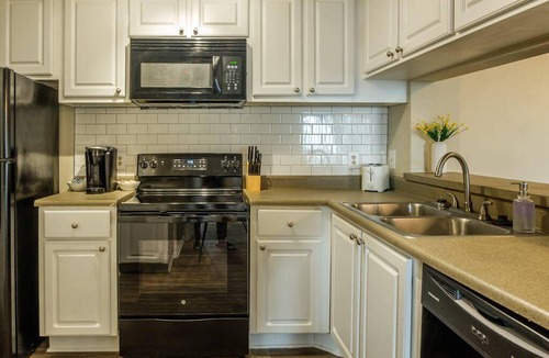 Arlington Apartment | Frontdesk | 1BR Apt minutes to Airport
