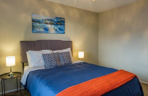 Arlington Apartment | Frontdesk | 1BR Apt minutes to Airport