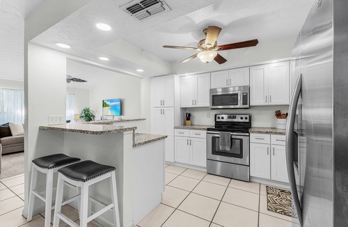 Pelican House | Full Patio Bar with TV! 3 King Beds! Beautiful neighborhood!