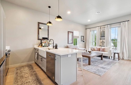 Seventh Ward Apartment | Fully furnished 2nd FL 2bd/2ba charmer in Treme