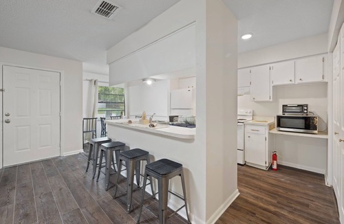 Downtown Zephyrhills House | Fully Renovated & Private 2-bedroom home in Zephyrhills with Porch