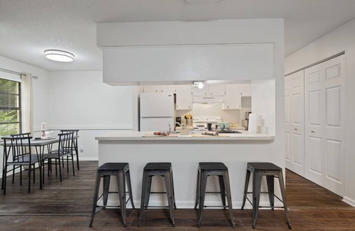 Downtown Zephyrhills House | Fully Renovated & Private 2-bedroom home in Zephyrhills with Porch