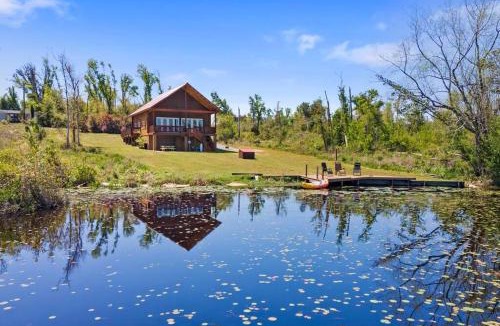 Youngstown House | Fun fishing river cabin 23mi to beach with private dock 3BD 2BA
