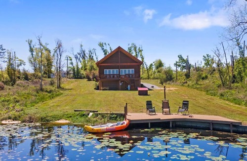 Youngstown House | Fun fishing river cabin 23mi to beach with private dock 3BD 2BA