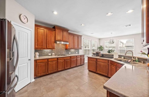 Deer Park House | Fun Getaway 20mins to NASA with Game Room and BBQ
