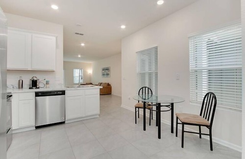 Baymeadows House | Furnished 3BR Townhome in Baymeadows
