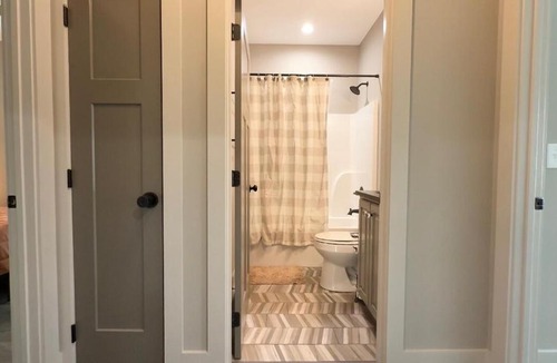 Rainsville House | Gallop and Grace Cottage with 2 King Rooms