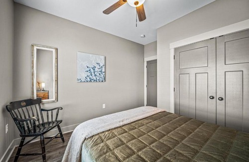 Rainsville House | Gallop and Grace Cottage with 2 King Rooms