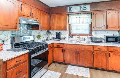Oxford House | Game Day Getaway! Home w/Yard, 4 Mi to Ole Miss