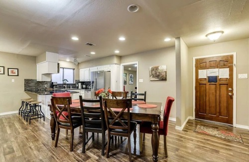 Arlington House | "Game Day Getaway" - Walk to Stadiums! Hot Tub! Shuffleboard!