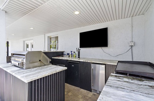 Port Charlotte House | Game-Day Mansion | Pickleball, Arcade, Pool