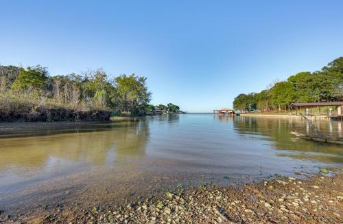Streetman House | Game Room, Trails! 30-Acre Lakefront Streetman Gem