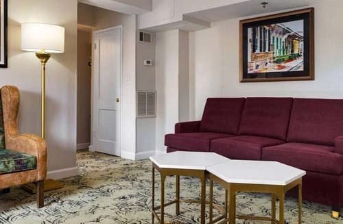 Faubourg Lafayette Resort | Garden District 1BR Suite at Club Wyndham Avenue Plaza – Streetcar Access
