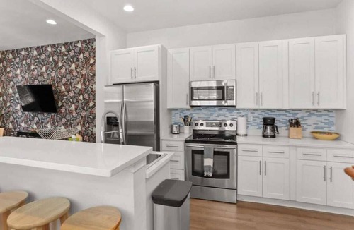 Saint Thomas Development Apartment | Garden District | Garage Parking |3 Beds+Workspace