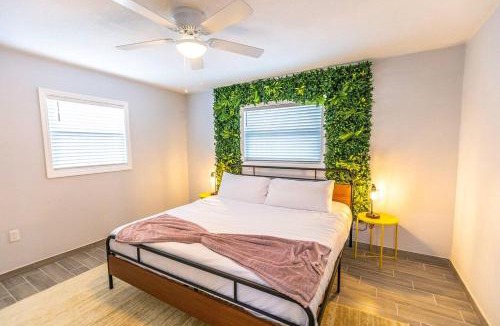 Central Sarasota House | Garden-inspired Stay, Walk To Bay & Downtown