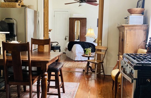 Faubourg Marigny Cottage | Garden Marigny Cottage Studio. Come to the cottage! Walk Everywhere!