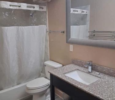 Baton Rouge Apartment | Gated - 1 King Bed 1 Bath Apt with Full Kitchen 107