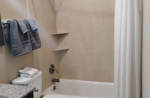 Baton Rouge Apartment | Gated - 2 Double Bed Studio with Full Kitchen 114