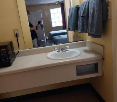 Jackson Apartment | Gated 2 Double Beds Hotel Room 123