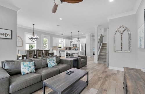 Emerald Waters Village House | Gated Beach Community! Minutes to the BEACH! 4 Bedroom/Sleeps 14!
