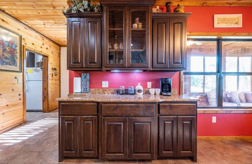 Smithville Cabin | Gated Hilltop Luxury Lodge on 100 acres - Relax and Enjoy AMAZING VIEWS