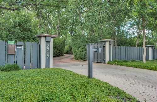 Irving House | Gated Mid-Century Modern Estate Guesthouse