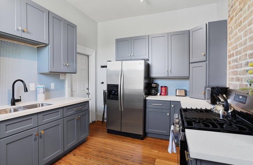 New Orleans Apartment | Gateway to City Park! Designer 2bd w Patio&Parking